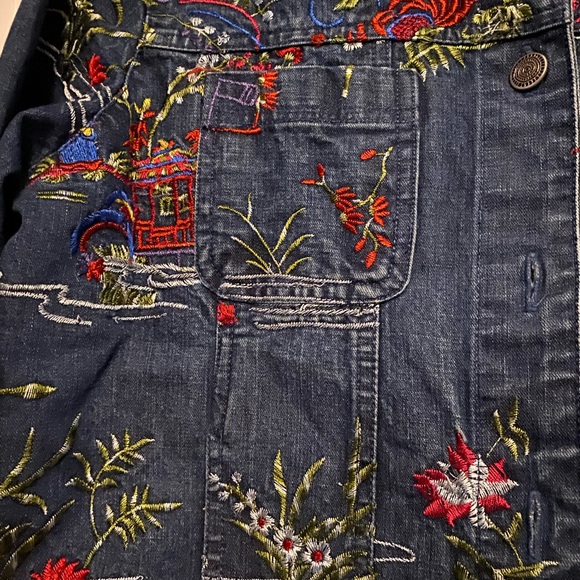 Embroidered Denim Jacket with Floral Design - Picture 4 of 8